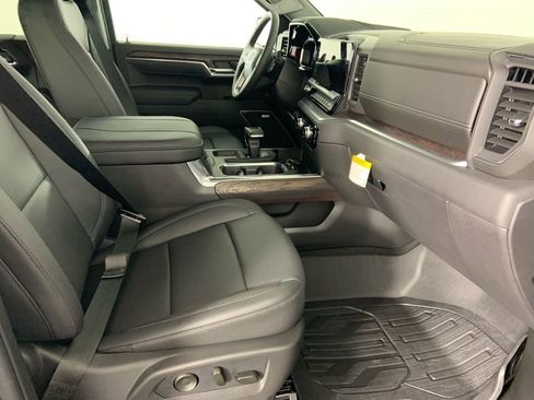 Used 2026 GMC Sierra 1500 SLT image 16