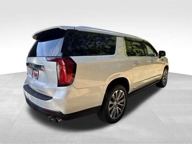 Used 2021 GMC Yukon XL Denali w/ Denali Premium Package AWD/4WD image 4