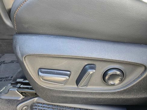 Used 2025 Toyota Sienna Platinum image 24