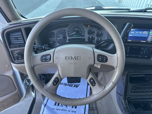 Used 2004 GMC Yukon XL Denali image 13
