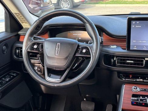 Used 2023 Lincoln Aviator Reserve AWD/4WD image 13