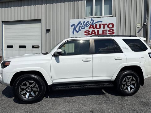 Used 2024 Toyota 4Runner TRD Off-Road image 9