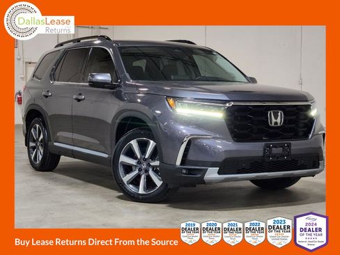 Used 2023 Honda Pilot Touring image 1