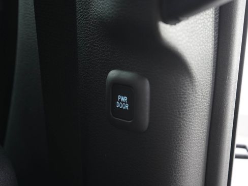 Used 2025 Toyota Sienna Limited AWD/4WD image 18