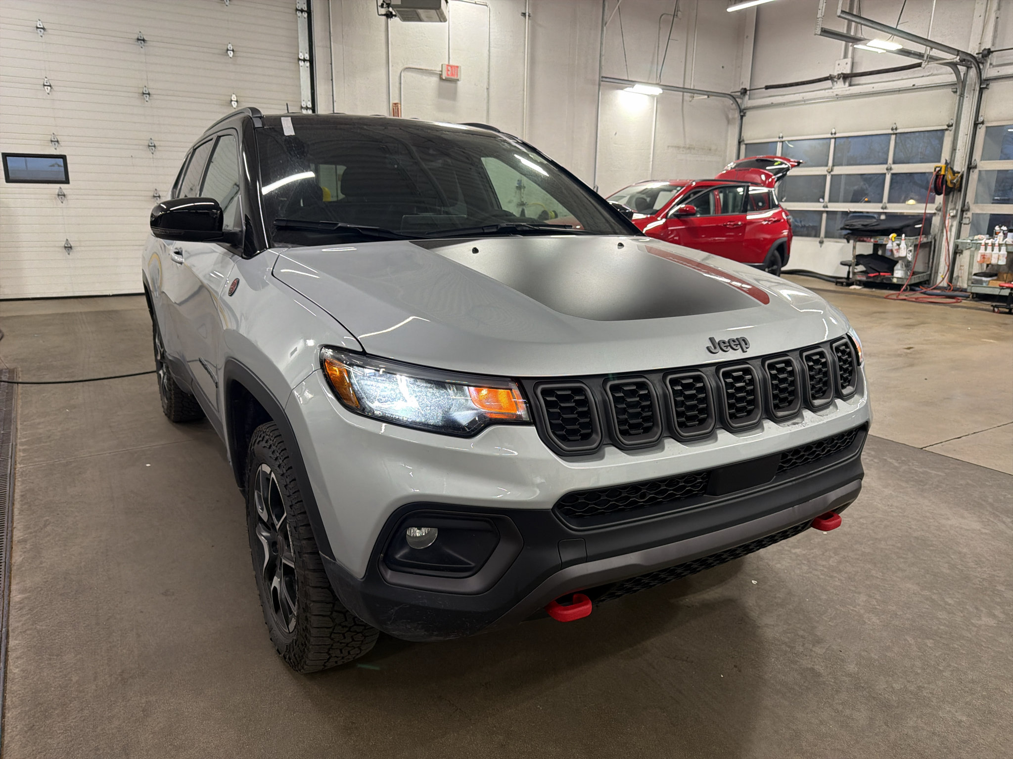Used 2026 Jeep Compass Trailhawk AWD/4WD image 2