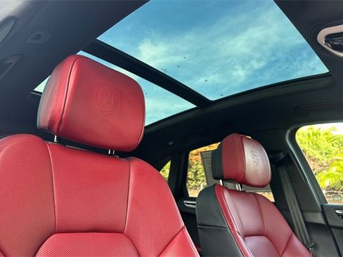 Used 2025 Porsche Macan image 16