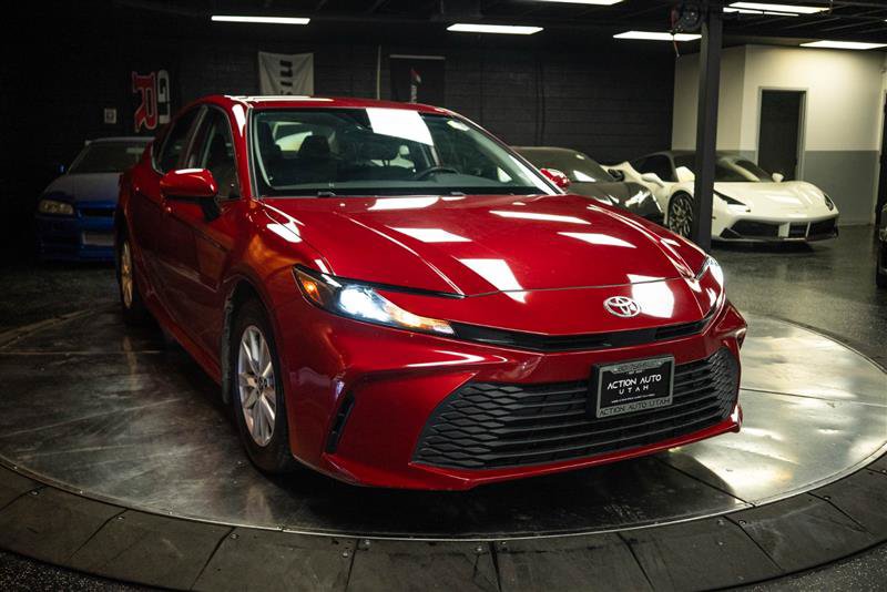 Used 2025 Toyota Camry LE FWD image 5