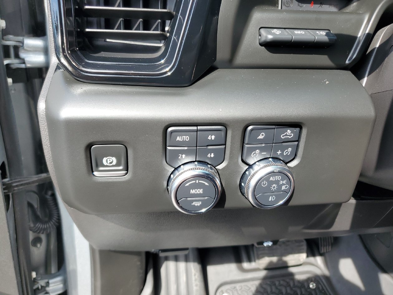 Used 2025 GMC Sierra 1500 AT4 w/ AT4 Premium Package AWD/4WD image 30
