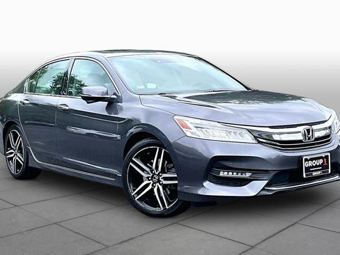Used 2017 Honda Accord Touring image 3