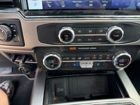 Used 2022 Ford F250 Platinum w/ FX4 Off-Road Package AWD/4WD image 25