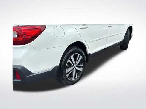 Used 2018 Subaru Outback 3.6R Limited AWD/4WD image 8