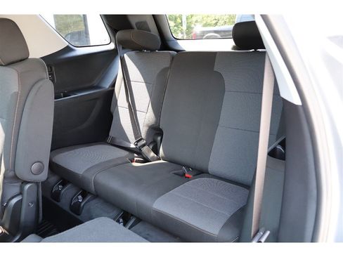 Used 2020 Chevrolet Traverse LT FWD image 16