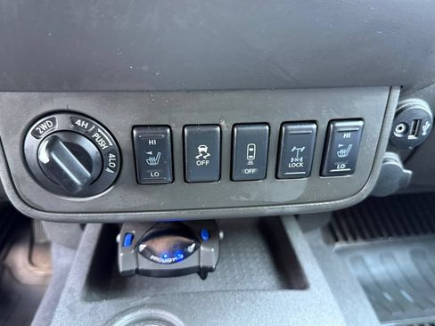 Used 2020 Nissan Frontier PRO-4X AWD/4WD image 29