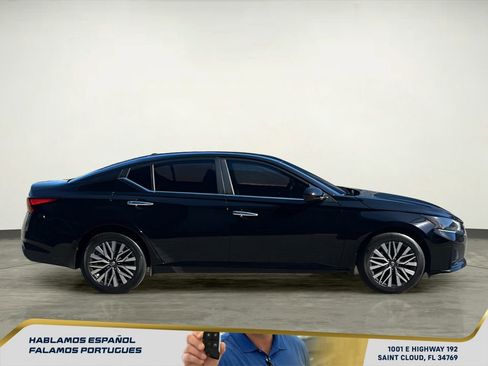 Used 2023 Nissan Altima 2.5 SV w/ SV Premium Package AWD/4WD image 7