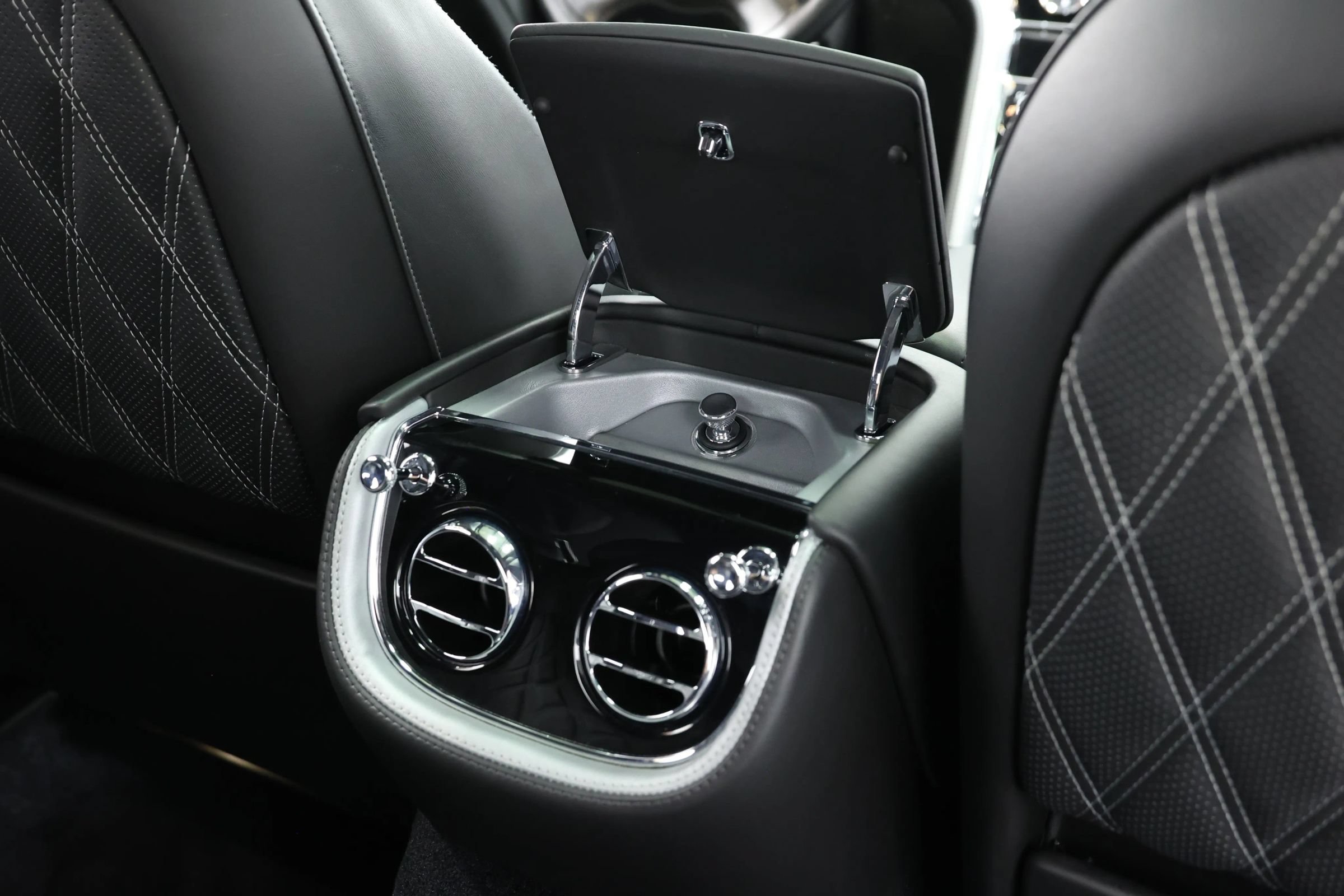 Used 2018 Bentley Mulsanne RWD image 98