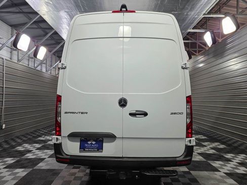 Used 2022 Mercedes-Benz Sprinter 2500 image 6