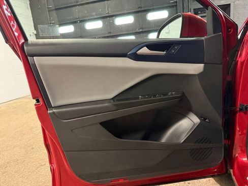 Used 2023 Volkswagen Taos SE w/ Black Wheel Package image 12