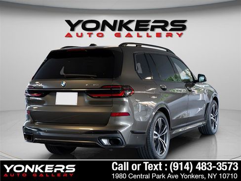 Used 2023 BMW X7 xDrive40i w/ M Sport Package AWD/4WD image 12