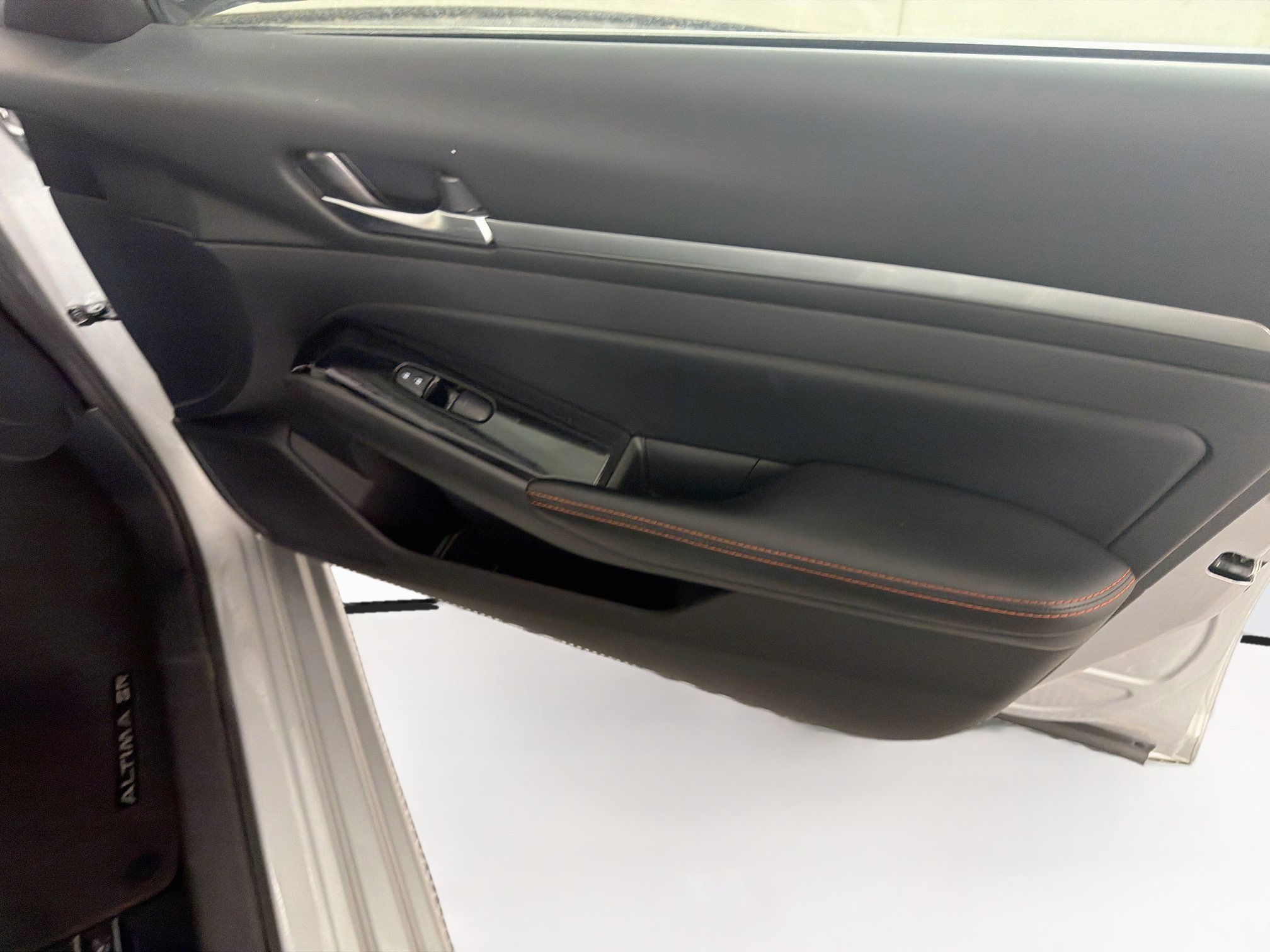 Used 2024 Nissan Altima 2.5 SR FWD image 29