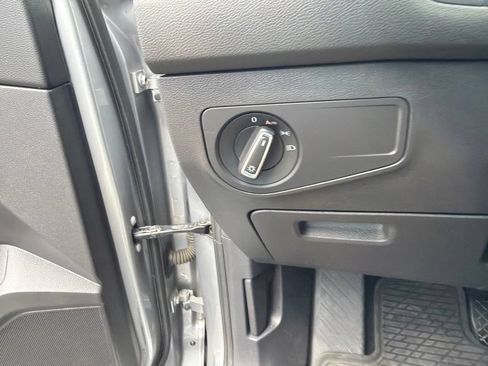 Used 2021 Volkswagen Tiguan SE w/ Panoramic Sunroof Package AWD/4WD image 13