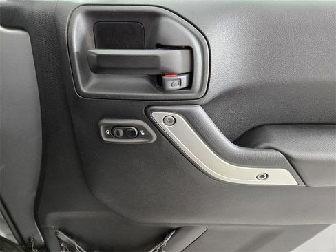 Used 2017 Jeep Wrangler Unlimited Rubicon w/ Max Tow Package image 21