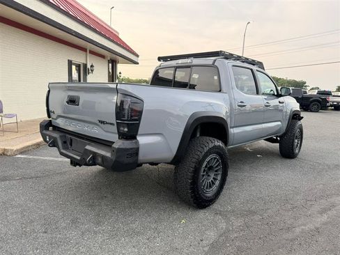 Used 2017 Toyota Tacoma TRD Pro AWD/4WD image 5