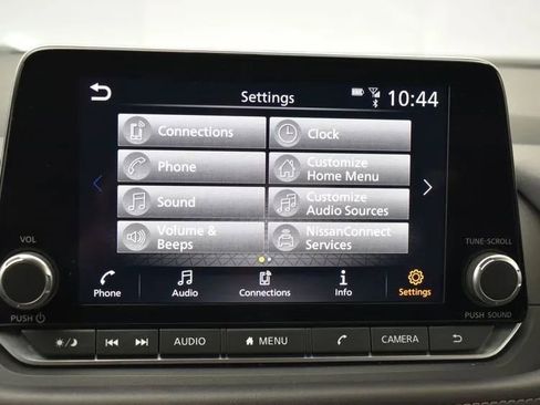 Used 2025 Nissan Rogue SV image 32