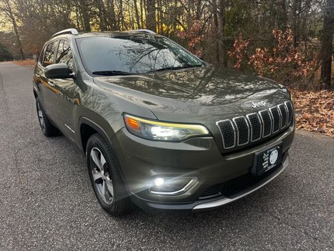 Used 2019 Jeep Cherokee Limited image 2