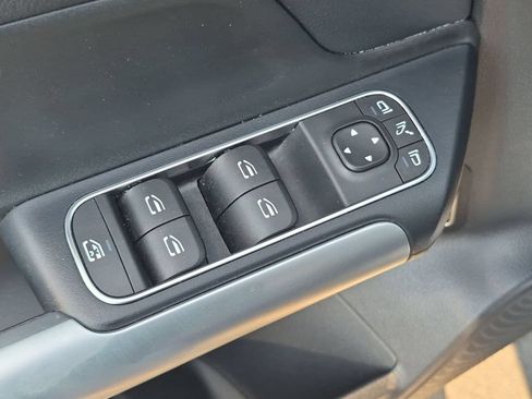 Used 2025 Mercedes-Benz GLA 250 image 9