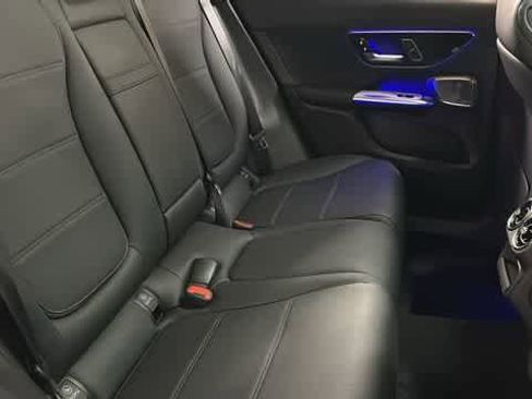 Used 2025 Mercedes-Benz GLC 300 4MATIC image 34