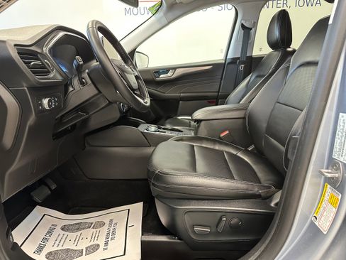 Used 2022 Ford Escape Titanium image 12