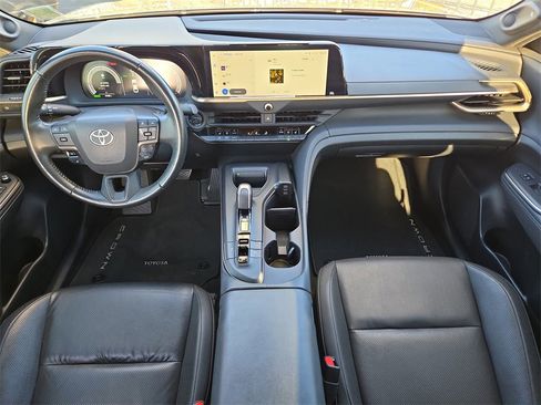 Used 2023 Toyota Crown Limited image 13