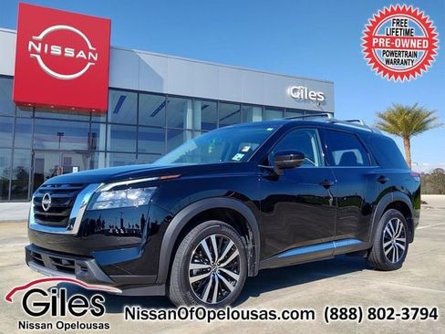 Used 2025 Nissan Pathfinder Platinum w/ Cargo Package image 1