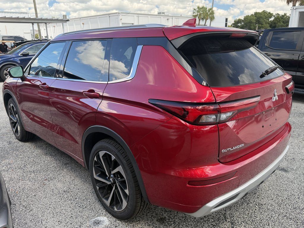 Used 2023 Mitsubishi Outlander SEL FWD image 5