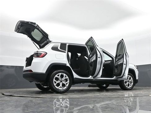 Used 2025 Jeep Compass Sport w/ Mopar Graphics Package image 50