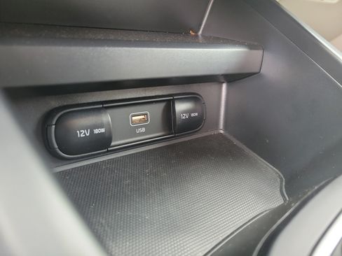 Certified 2025 Kia Soul LX FWD image 29
