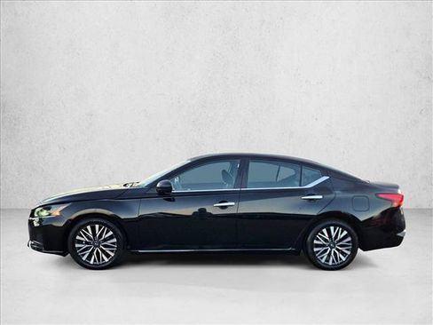 Used 2024 Nissan Altima 2.5 SV image 9