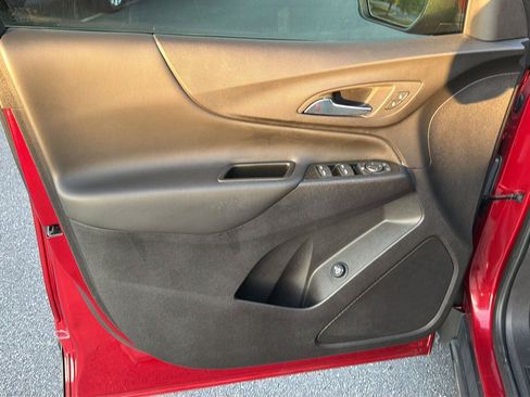 Used 2024 Chevrolet Equinox LT FWD image 16