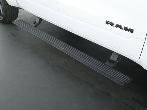 Used 2022 RAM 1500 Laramie AWD/4WD image 19