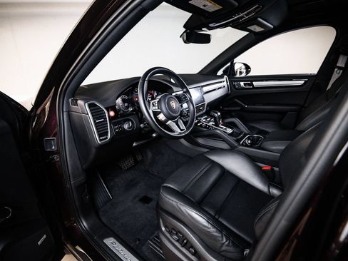 Certified 2023 Porsche Cayenne Platinum Edition AWD/4WD image 4
