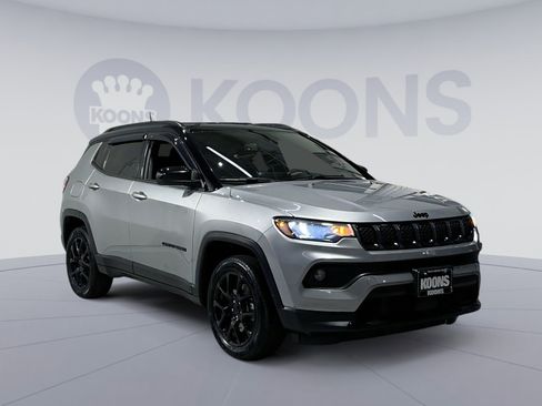 Used 2023 Jeep Compass Altitude w/ Convenience Group image 18