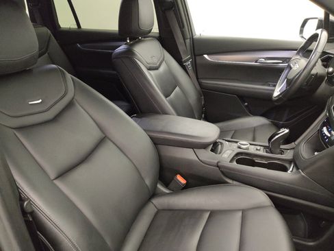 Used 2021 Cadillac XT6 Luxury FWD image 21