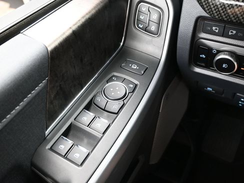 Used 2024 Ford F250 Lariat w/ Lariat Ultimate Package AWD/4WD image 25