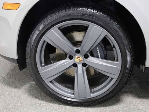 Certified 2025 Porsche Macan image 40