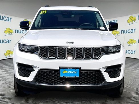 Used 2023 Jeep Grand Cherokee Laredo AWD/4WD image 2