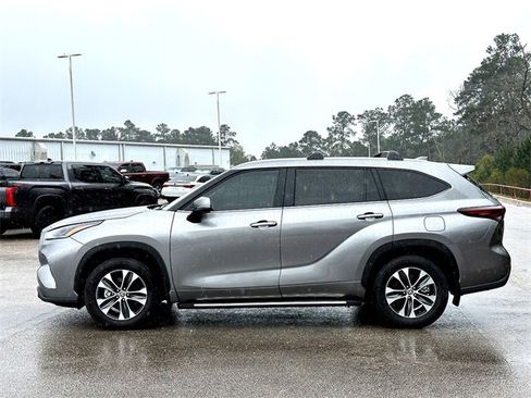 New 2025 Toyota Highlander XLE image 5