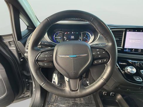 Used 2021 Chrysler Pacifica Touring w/ Uconnect Theater Family Group FWD image 22