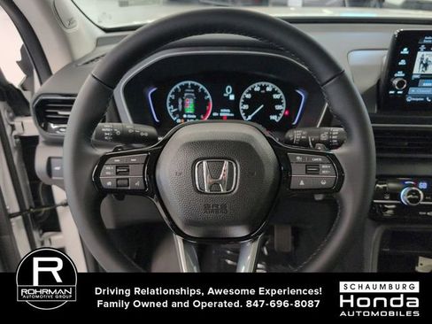 New 2025 Honda Pilot Touring image 11