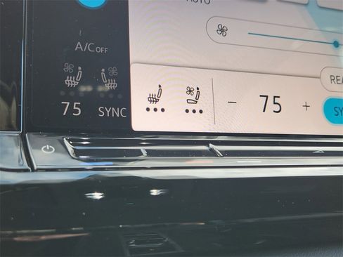 New 2026 Volkswagen Atlas SE image 13