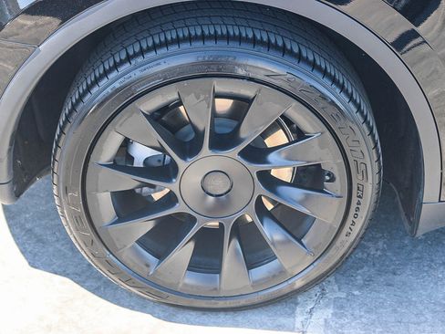 Used 2023 Tesla Model Y Long Range AWD/4WD image 12